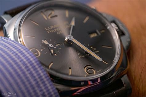 Review : the Panerai Luminor Due 3 Days GMT .